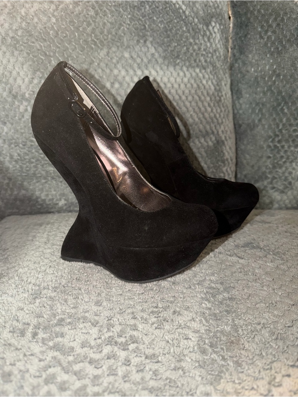Steve Madden rare Black Suede gravity Platform Wedge Heels - Women's Dress Pumps